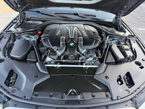 Used 2018 BMW M550i xDrive w/ Driving Assistance Package image 35