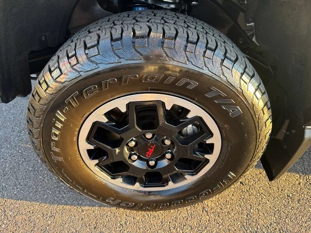 Used 2025 Toyota Tacoma TRD Off-Road w/ TRD Off Road Upgrade Package AWD/4WD image 41