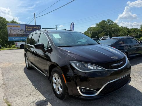 Used 2017 Chrysler Pacifica Touring-L Plus FWD image 4
