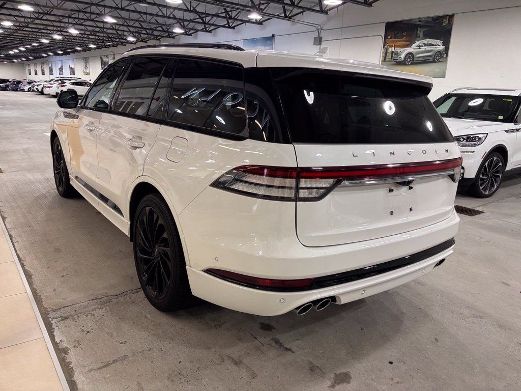 Used 2023 Lincoln Aviator Reserve w/ Equipment Group 201A AWD/4WD image 2