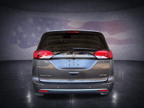 Used 2019 Chrysler Pacifica Limited w/ Advanced Safetytec Group FWD image 4