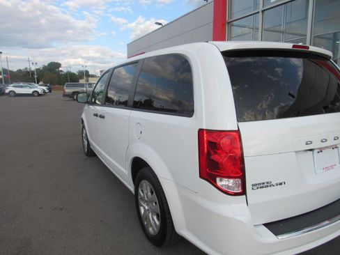Used 2019 Dodge Grand Caravan SE FWD image 5