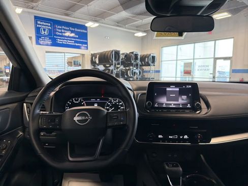 Used 2025 Nissan Rogue SV FWD image 10