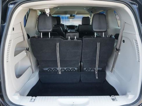 Used 2023 Chrysler Pacifica Touring-L FWD image 21