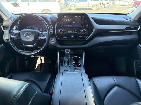 Used 2021 Toyota Highlander XLE image 12