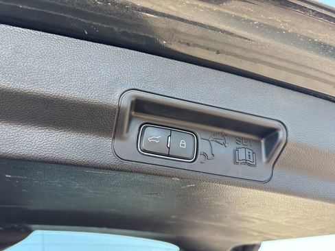 Used 2022 Ford Explorer XLT w/ Equipment Group 202A AWD/4WD image 11