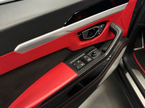 Used 2019 Lamborghini Urus Sport Utility 4D image 12