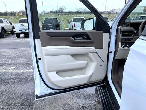 New 2026 GMC Yukon XL Denali w/ Denali Reserve Package AWD/4WD image 9