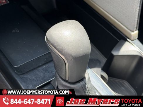 Used 2025 Toyota Camry SE w/ Convenience Package image 21