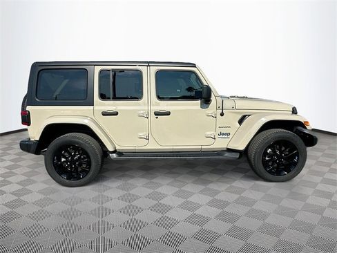 Used 2022 Jeep Wrangler Unlimited Sahara w/ Cold Weather Group image 8