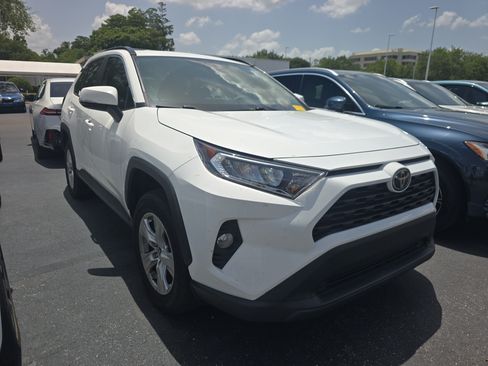 Used 2021 Toyota RAV4 XLE FWD image 1
