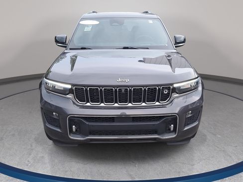 Used 2023 Jeep Grand Cherokee Overland w/ Adv Protech Group III AWD/4WD image 2