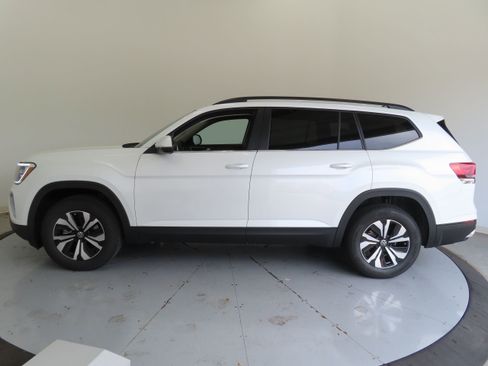 New 2026 Volkswagen Atlas SE image 8