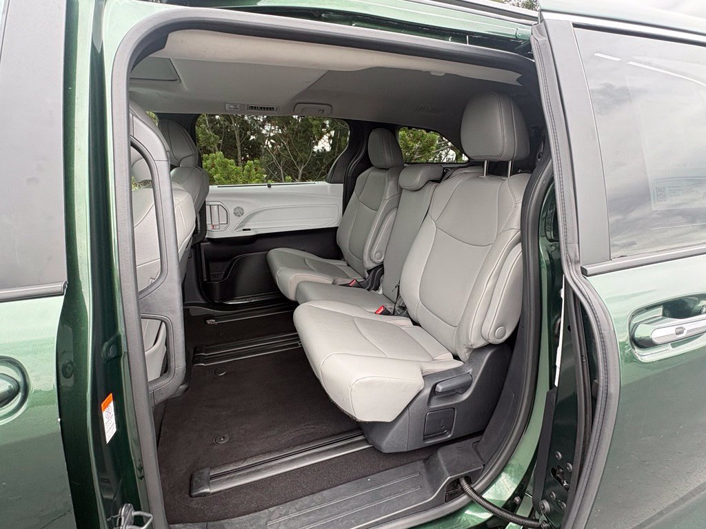 Used 2026 Toyota Sienna XLE FWD image 25