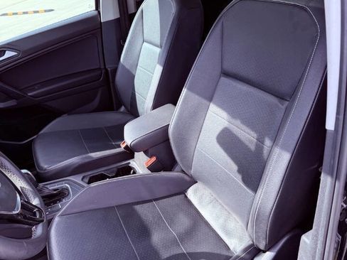Used 2021 Volkswagen Tiguan SE image 9