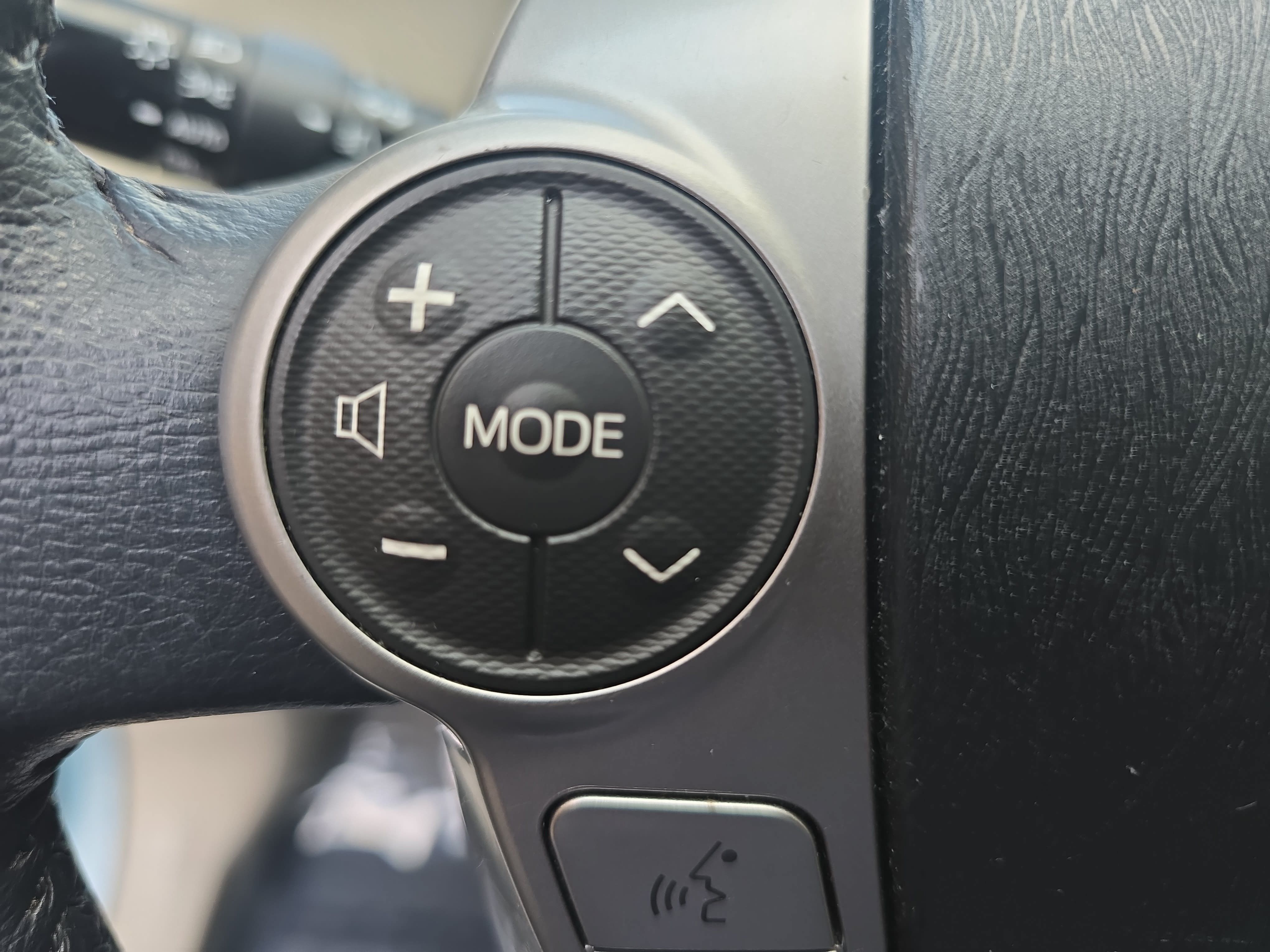 Used 2015 Toyota Prius V Five w/ Advanced Technology Package FWD image 16