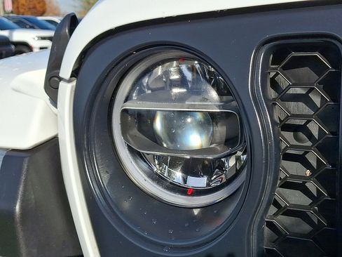 Certified 2022 Jeep Wrangler Unlimited Rubicon w/ Dual Top Group image 9