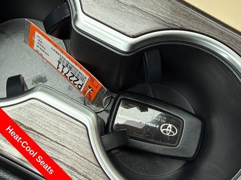 Used 2023 Toyota Highlander Limited image 31