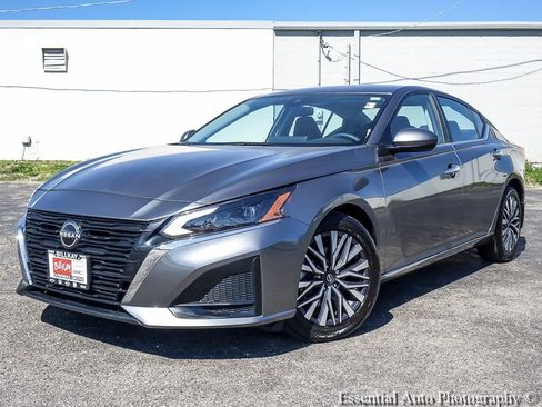 Used 2023 Nissan Altima 2.5 SV w/ SV Premium Package FWD image 2