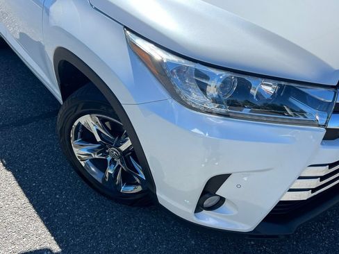 Used 2018 Toyota Highlander Limited Platinum AWD/4WD image 2