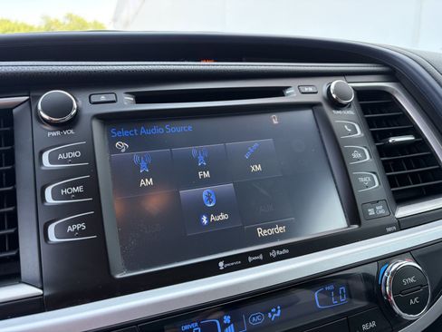 Used 2017 Toyota Highlander XLE AWD/4WD image 18