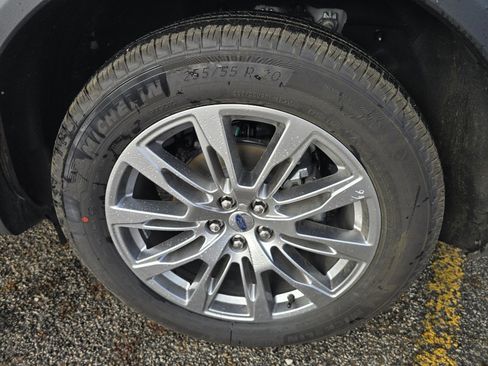 New 2026 Ford Explorer Platinum image 25