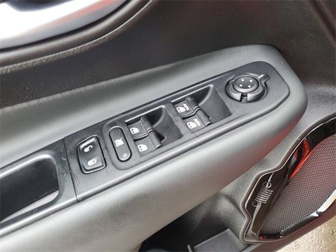 Used 2018 Jeep Renegade Altitude image 18