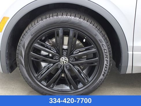 Used 2022 Volkswagen Tiguan SE R-Line image 28