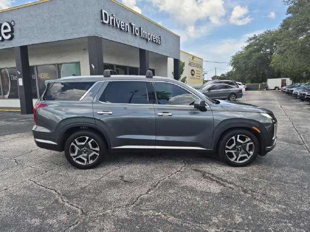 Used 2023 Hyundai Palisade SEL w/ Premium Package FWD image 4