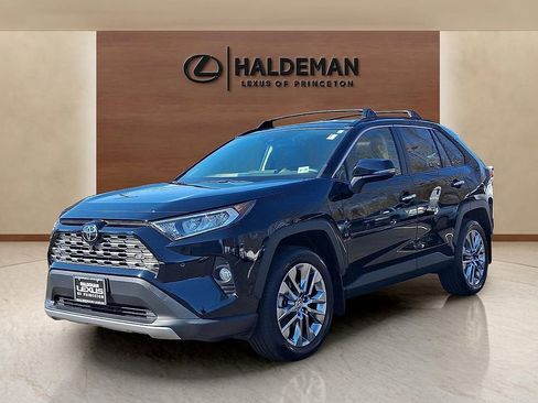 Used 2021 Toyota RAV4 Limited image 3