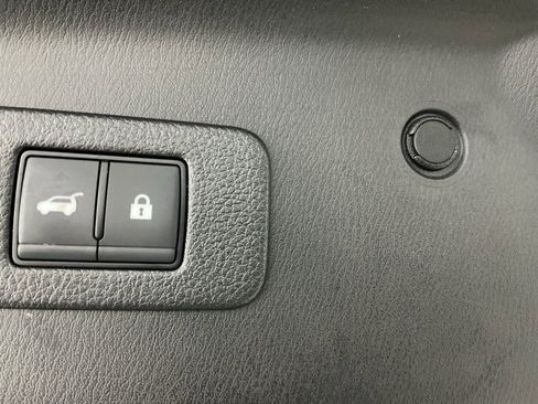 Used 2024 Nissan Armada SL w/ Captain's Chairs Package image 31