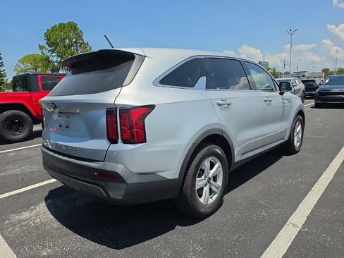 Certified 2021 Kia Sorento LX FWD image 17