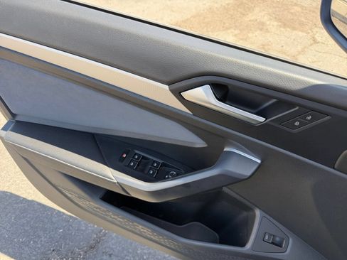 Used 2025 Volkswagen Jetta SE FWD image 18