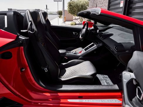 Used 2023 Lamborghini Huracan EVO RWD image 28