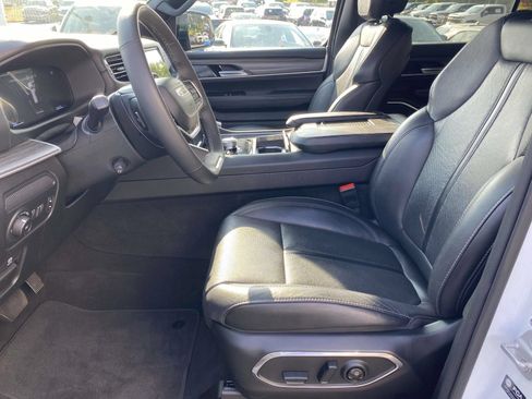 Used 2024 Jeep Wagoneer Series III AWD/4WD image 15