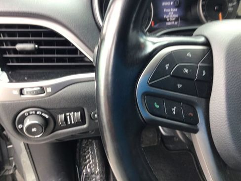 Used 2020 Jeep Cherokee Limited AWD/4WD image 28