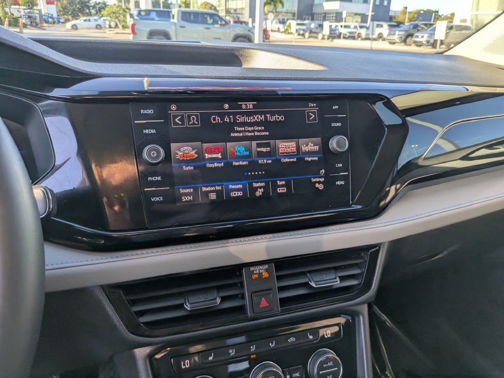 Certified 2024 Volkswagen Taos SE w/ Taos Adventure Package (SXB) FWD image 18