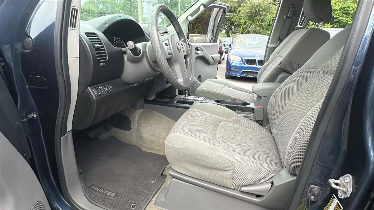 Used 2014 Nissan Frontier SV w/ SV Value Truck Package AWD/4WD image 38