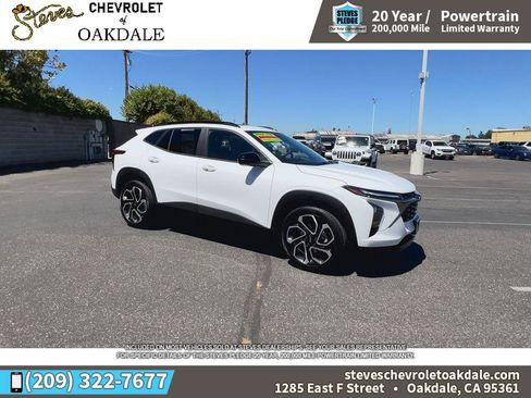 Certified 2026 Chevrolet Trax RS w/ Sunroof Package FWD image 2