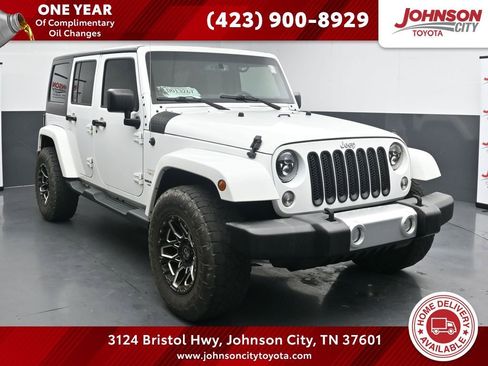 Used 2015 Jeep Wrangler Unlimited Sahara w/ Connectivity Group AWD/4WD image 1