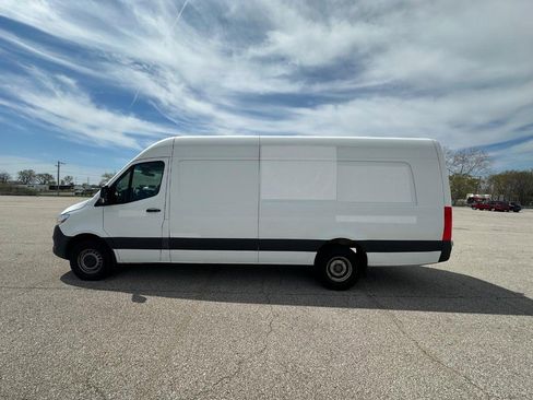 Used 2021 Mercedes-Benz Sprinter 3500 w/ Driver Convenience Package image 6