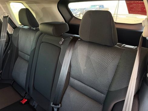 Used 2024 Nissan Rogue SV FWD image 11