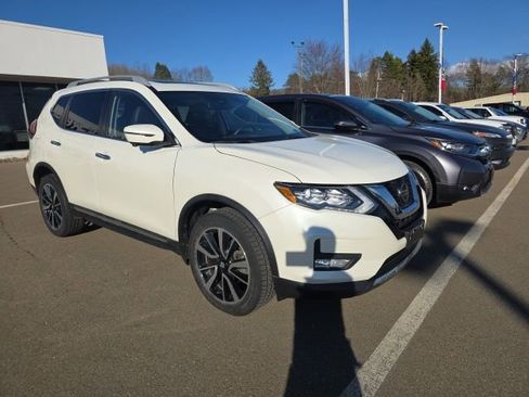 Used 2019 Nissan Rogue SL w/ Premium Package image 3