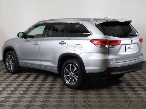 Used 2017 Toyota Highlander XLE image 11