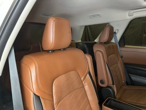 Used 2025 Nissan Pathfinder Platinum AWD/4WD image 18
