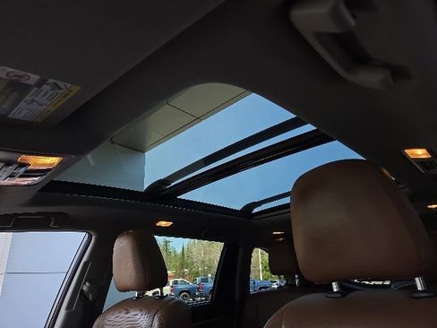 Used 2017 Toyota Highlander Limited AWD/4WD image 7