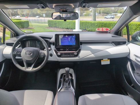 Certified 2025 Toyota Corolla SE image 28