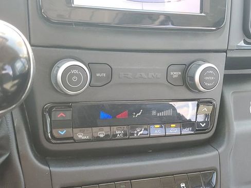 Used 2025 RAM ProMaster 2500 w/ Convenience Group FWD image 18