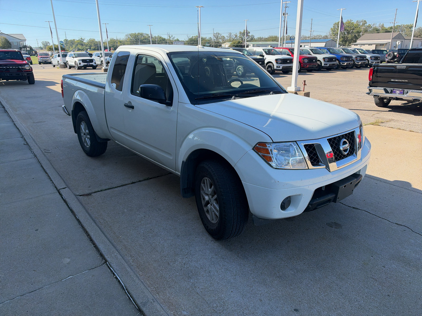 Used 2018 Nissan Frontier SV AWD/4WD image 4