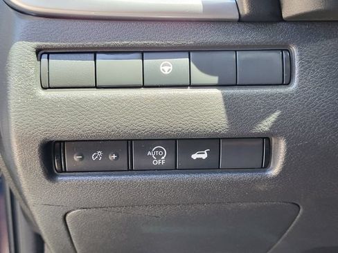 Certified 2025 Nissan Rogue SV FWD image 9
